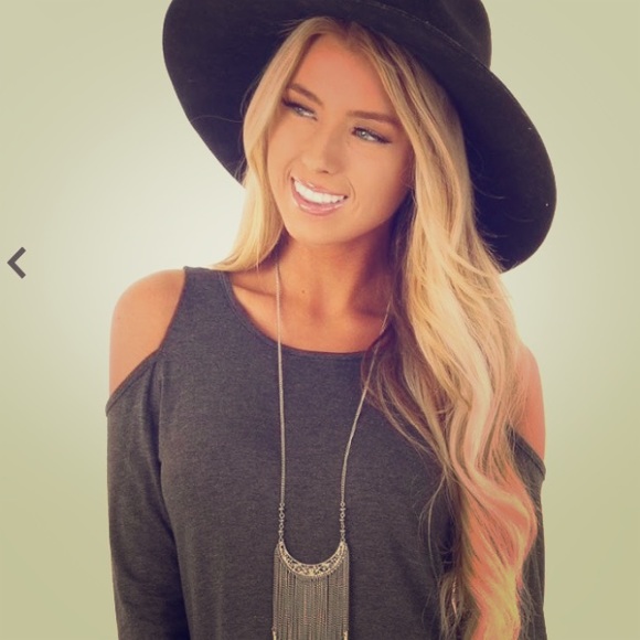 Jewelry - Long Gold Tassel Necklace